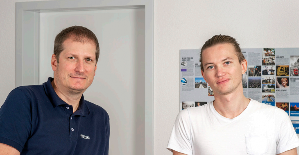 Das SOL-PA Entwicklerteam im gemeinsamen Interview: Projektleiter Fabian Meury (l.) und IT System Engineer Lukas Punzenberger. Auf dem Bild fehlt System Engineer Thomas Gysin.