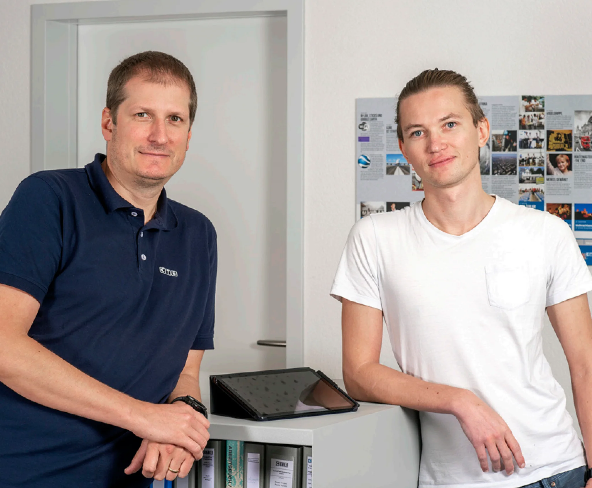 The SOL-PA development team in a joint interview: Project Manager Fabian Meury (l.) and IT System Engineer Lukas Punzenberger. System Engineer Thomas Gysin is missing from the picture.