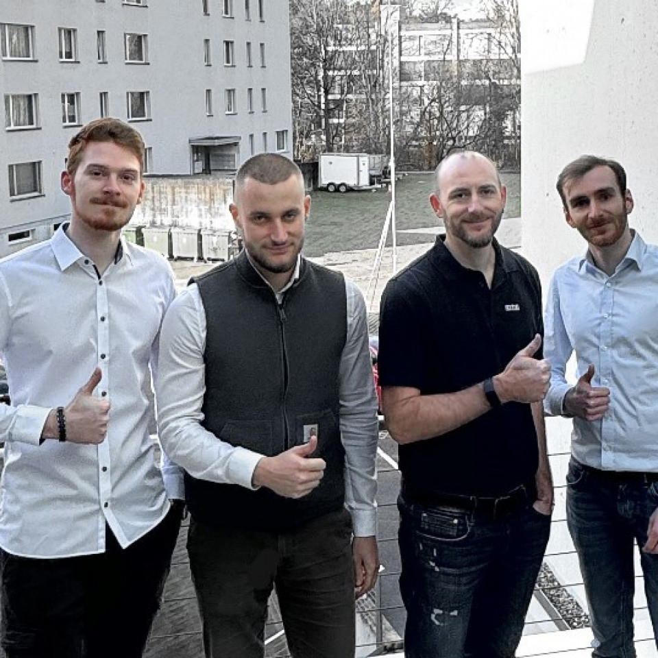 Picture of the successful IT graduates of ControlTech Engineering AG Luc Weishar, Cédric Zumsteg and Joel Haag with their supervisor, Philipp Homberger.
