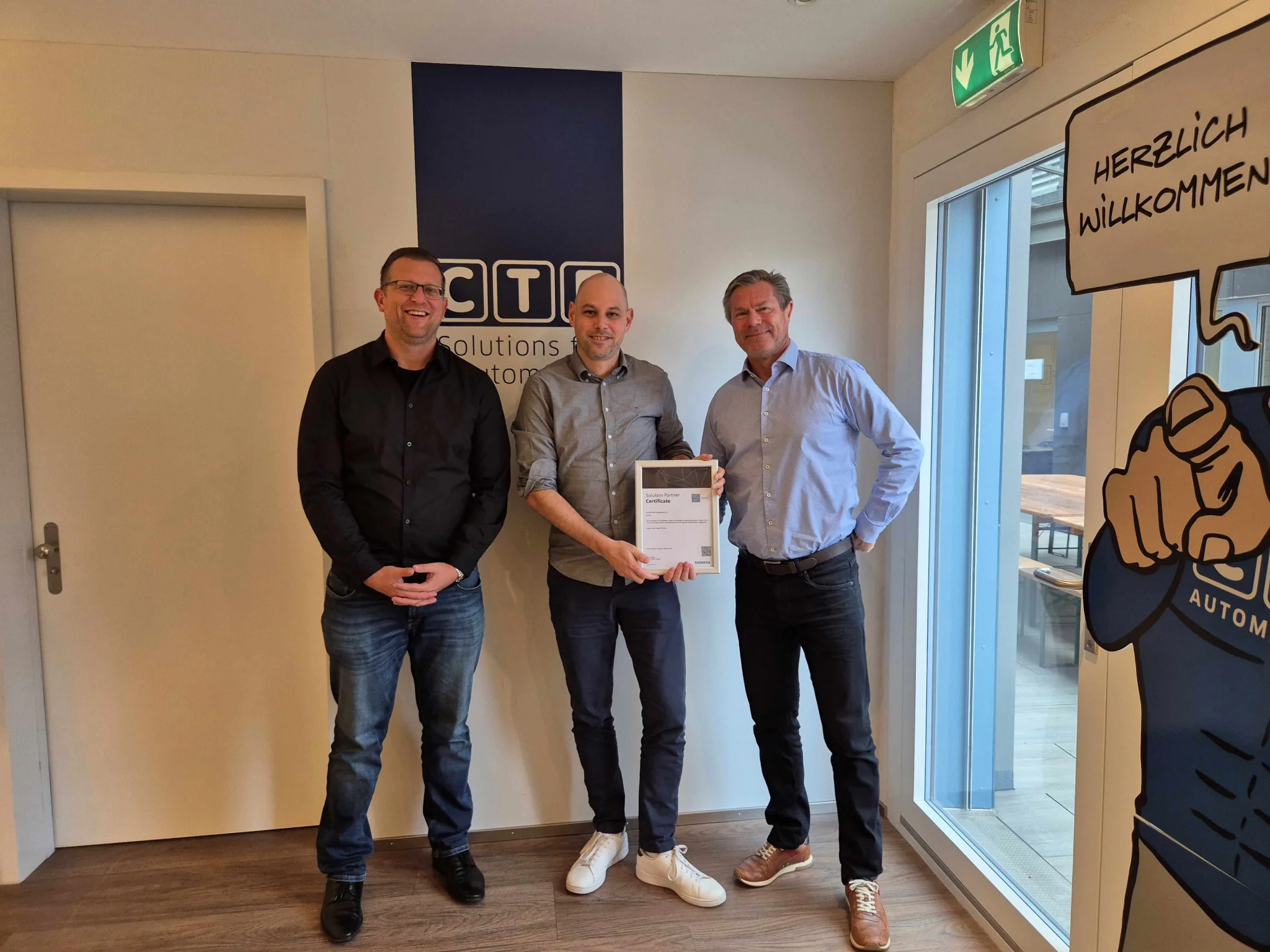 CEO Dominic Brunner (left) and Division Manager Raffael Hänggi (center) receive the certificate from Siemens Regional Partner Manager Roman Bürke (right).
